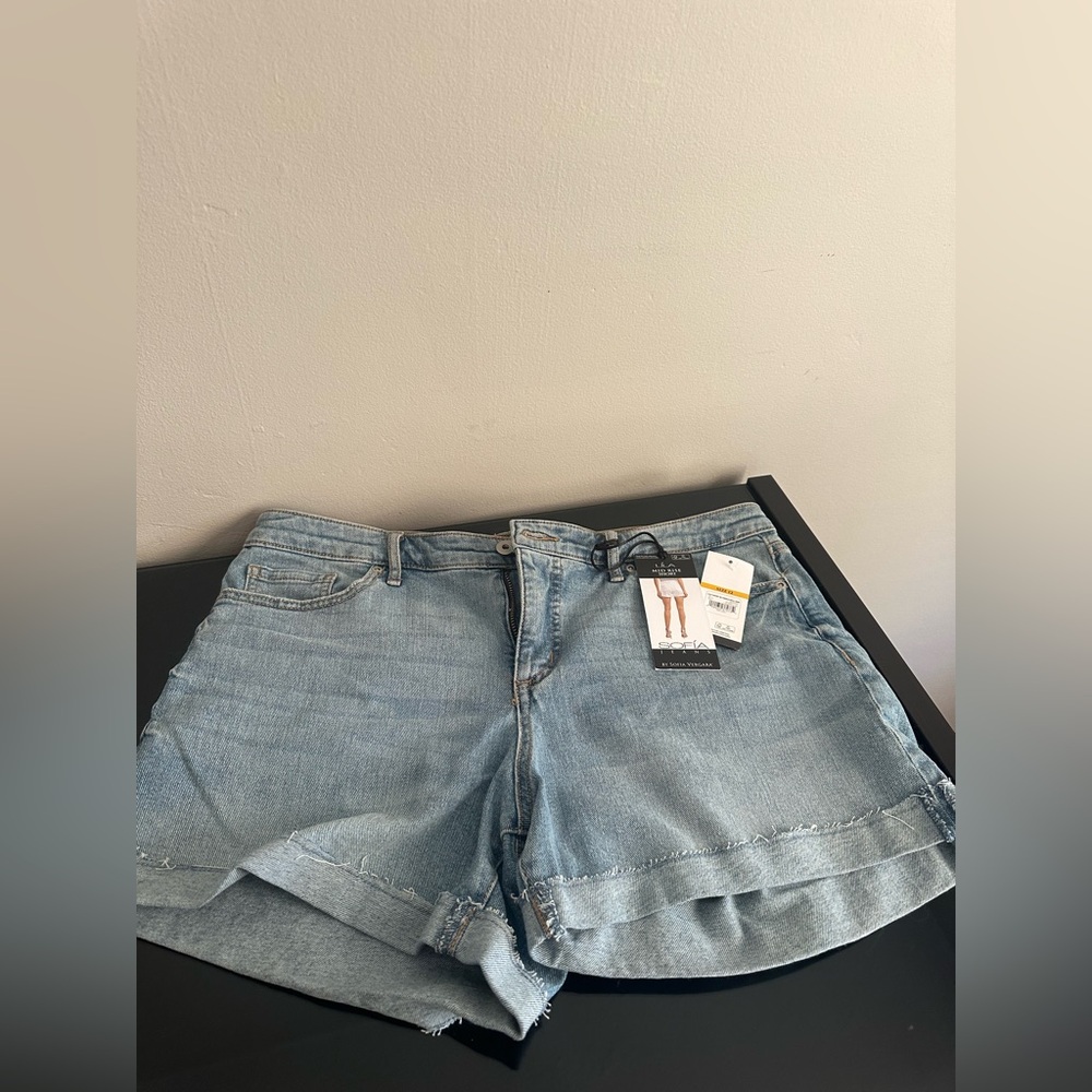 Sofia Vergara Lila Women's Shorts size 12 NWT